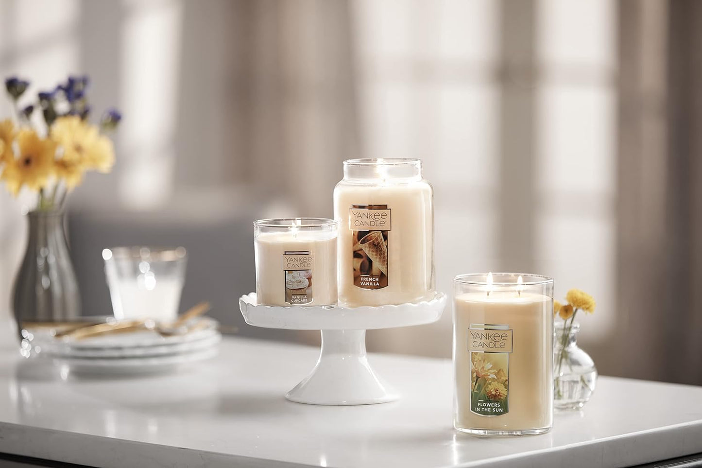 Yankee Candle | French Vanilla Scented, Classic 22oz Large Jar Single Wick Candle, Over 110 Hour Burn Time, Ideal for Entertaining and Personal Relaxation