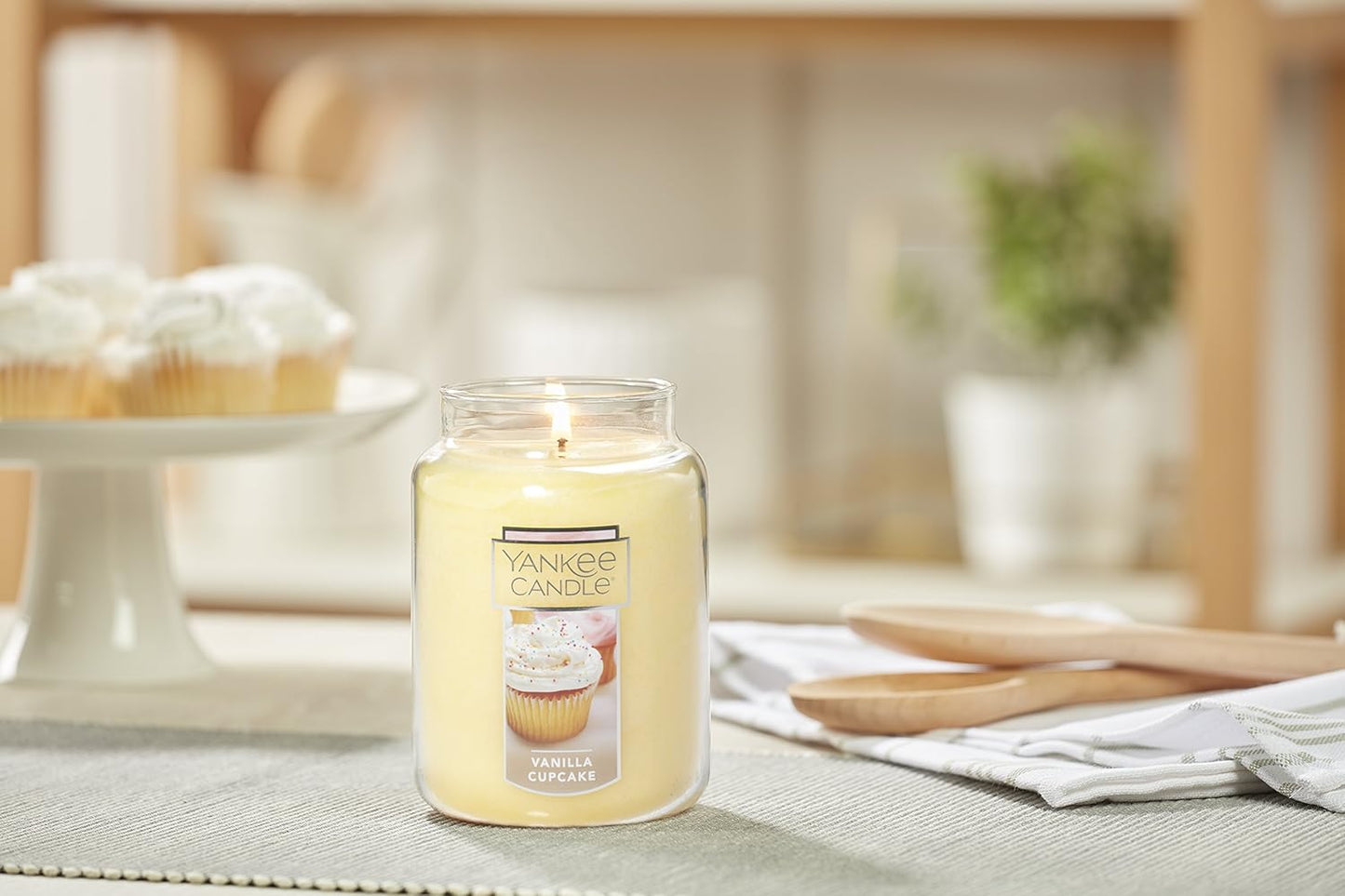Yankee Candle | Vanilla Cupcake Scented Classic 22oz Large Jar Single Wick Candle, Over 110 Hours of Burn Time, Ideal for Creating Relaxing Ambience