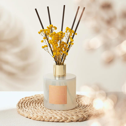 Cocorrína Clean Linen Scented Reed Diffuser Oil with 8 Sticks Fragrance for Bedroom, Bathroom, Oil Diffuser, Home Décor, 6.7 oz. (200 ml)