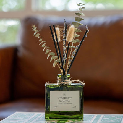 Craft & Kin Reed Diffuser Set with Dried Flowers, 5 oz Santal Woods Scented Reed Diffuser with Sticks
