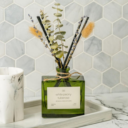 Craft & Kin Reed Diffuser Set with Dried Flowers, 5 oz Santal Woods Scented Reed Diffuser with Sticks