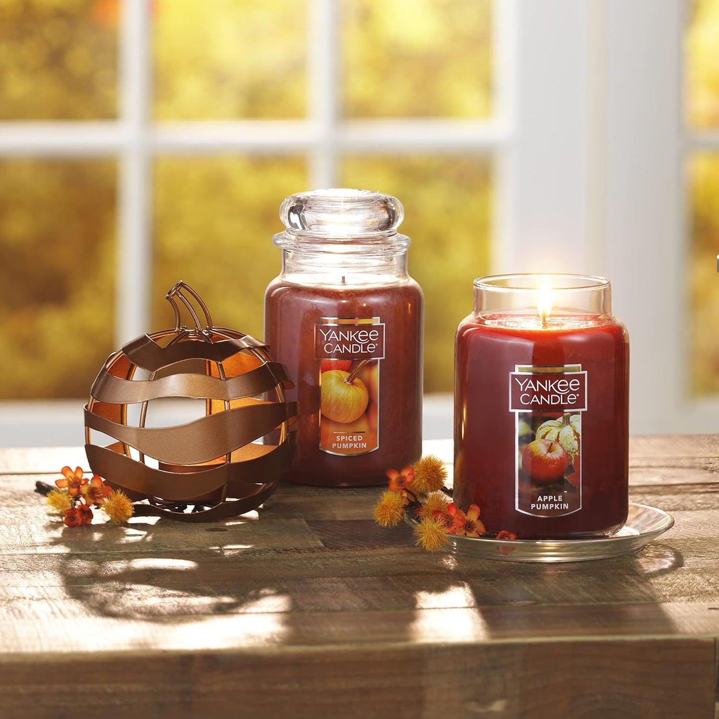 Yankee Candle | Apple Pumpkin Scented, Classic 22oz Large Jar Single Wick Aromatherapy Candle, Over 110 Hours of Burn Time